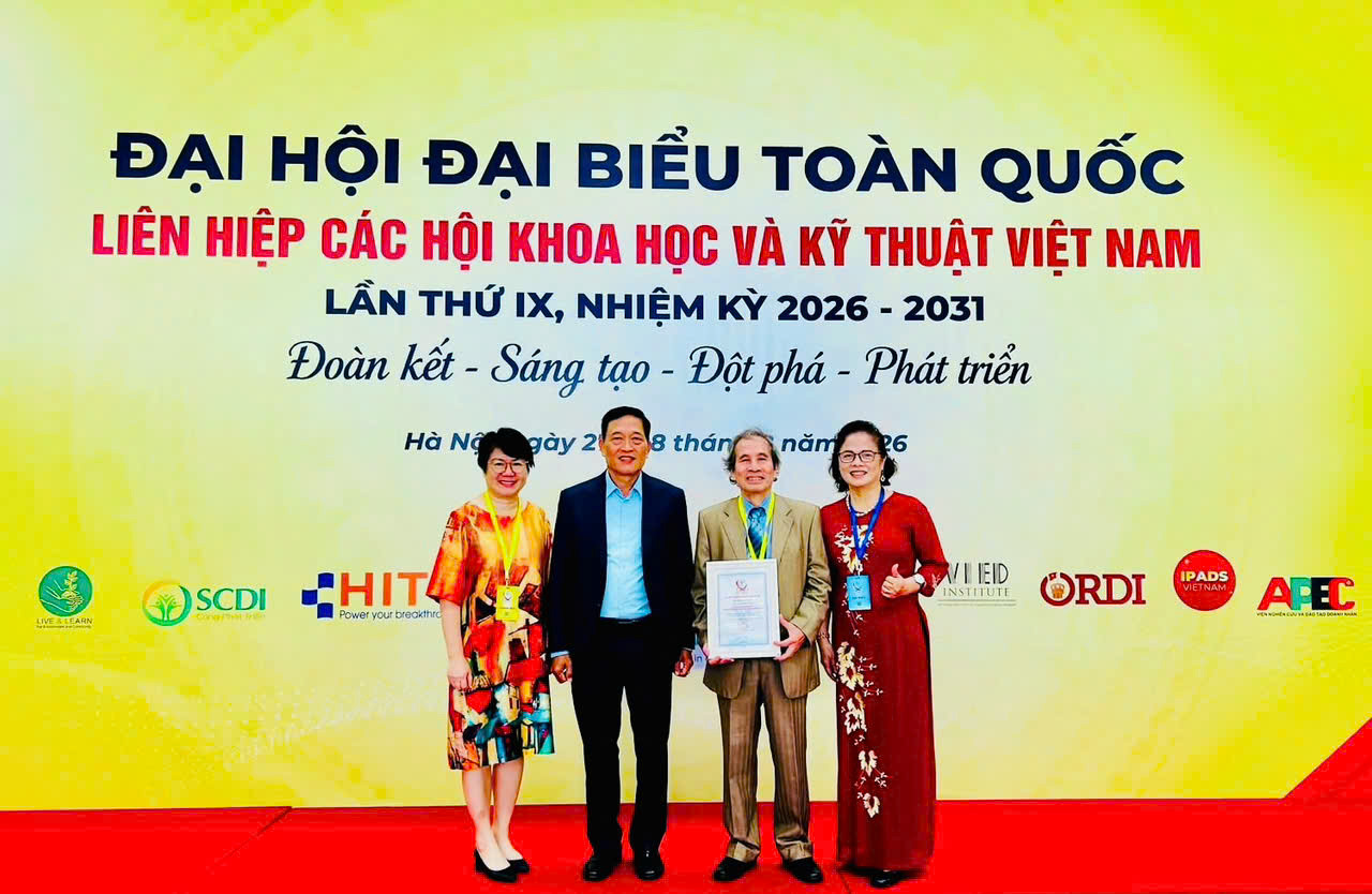 TS. Trần Văn Tùng cùng các đại biểu VASTI tham dự Đại hội