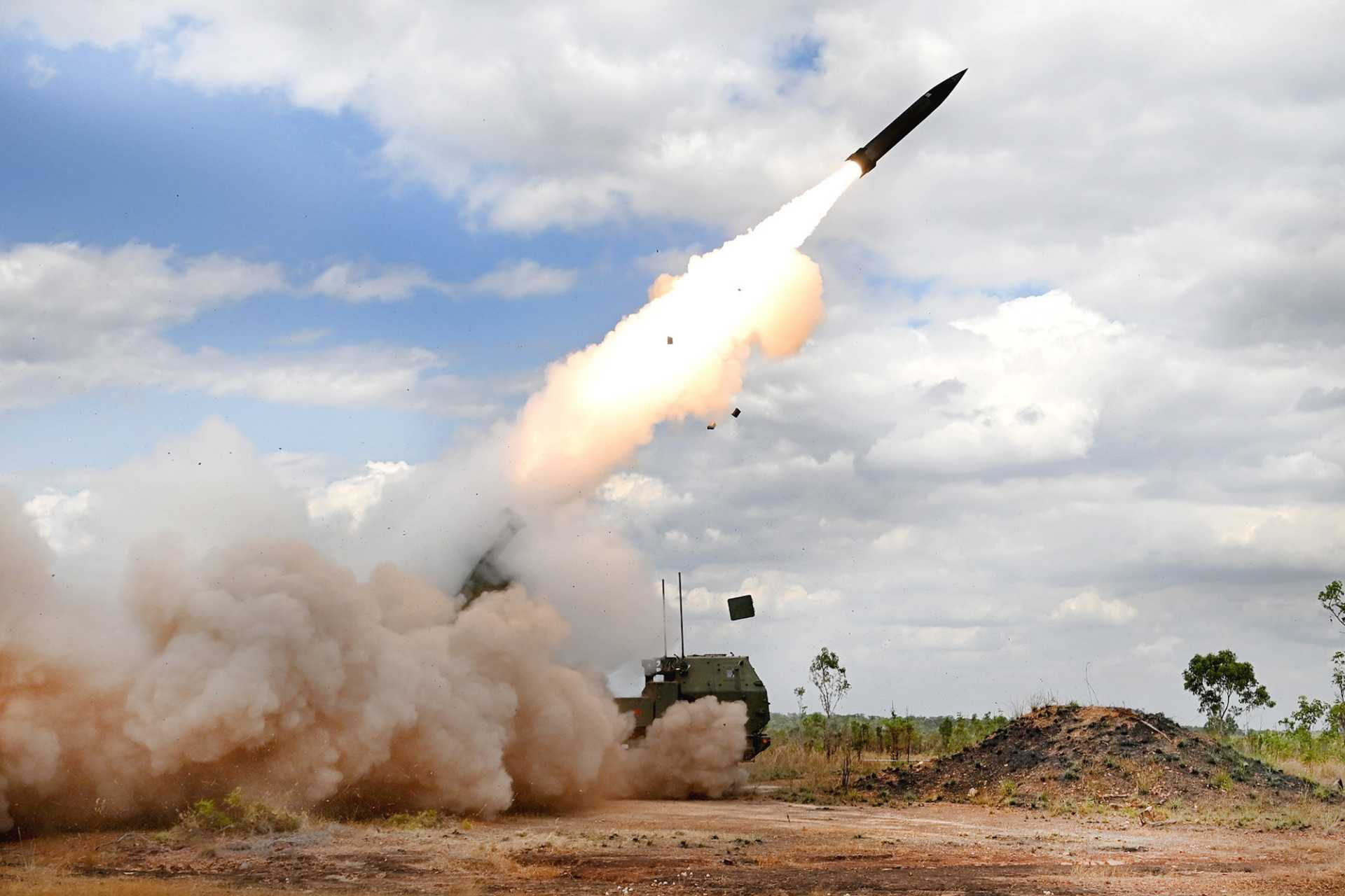 www.armyrecognition.com-images-stories-news-2026-september-_us-army-accelerates-himars-prsm-increment-2-anti-ship-missile-deployment-under-rapid-fielding-path-925-001.jpg