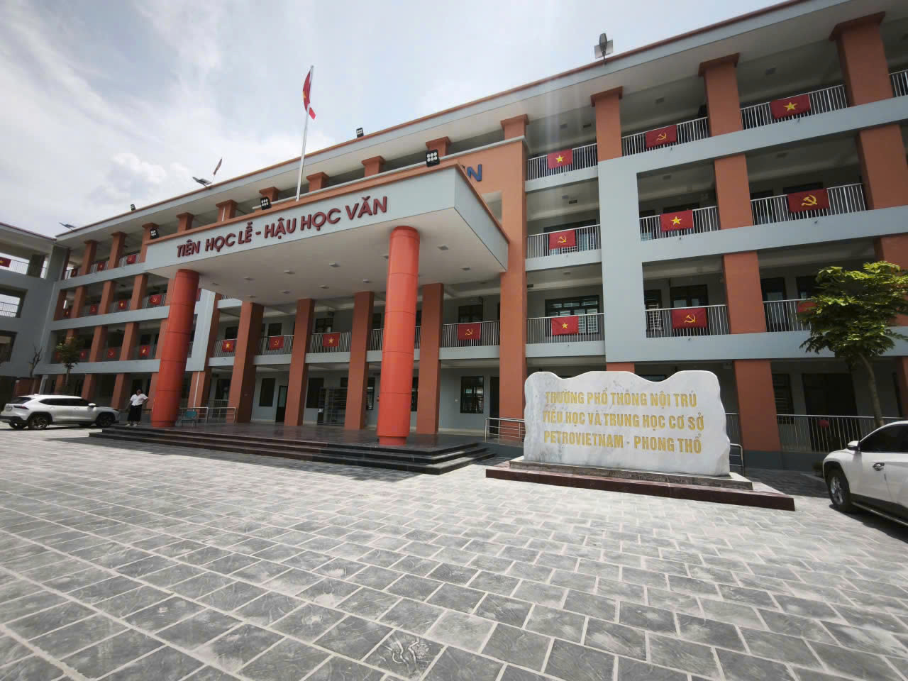 Khi tiếng trống khai trường vang lên giữa núi rừng Phong Thổ, ngôi trường mang tên PETROVIETNAM sẽ chính thức bước vào hành trình mới.