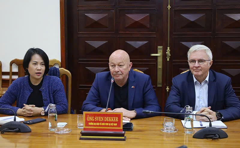 Ông Sven O. Dekker dành 10 năm mở đường cho thực phẩm Việt vào châu Âu. Ảnh: TL