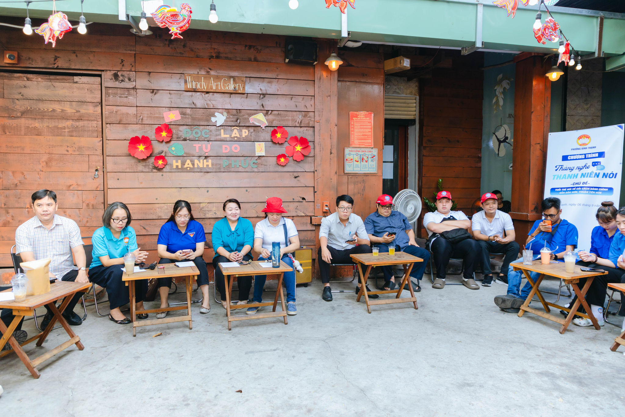 1 - Tổ chức tại quán cà phê