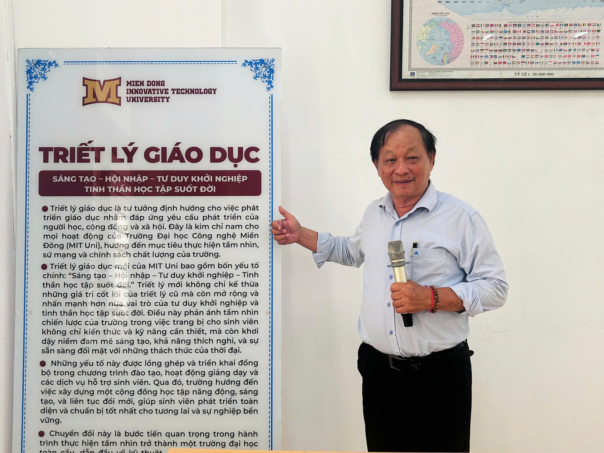 TS. Bùi Quang Xuân, hiện công tác tại Học viện Chính trị- Hành chính Quốc gia và giữ chức vụ Phó Hiệu trưởng Trường Đại học Công nghệ Đồng Nai.
