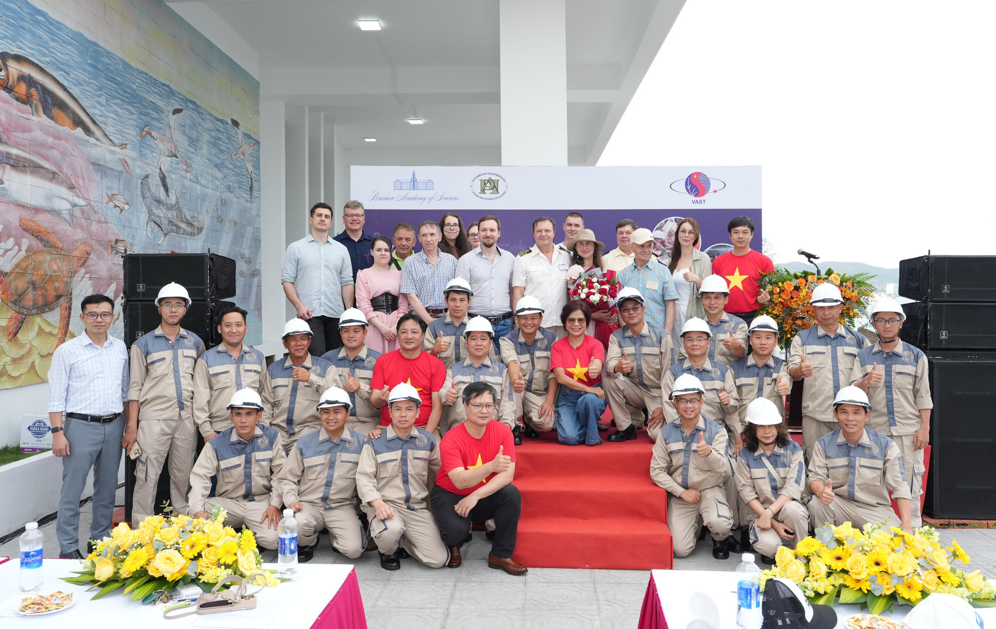 Hình ảnh Lễ đón tàu nghiên cứu khoa học “Viện sĩ Oparin” và chuyến khảo sát đa dạng sinh học và hóa sinh biển lần thứ 9 giữa VAST và Viện Hàn lâm Khoa học Nga, Phân viện Viễn Đông năm 2025. hợp tác quốc tế