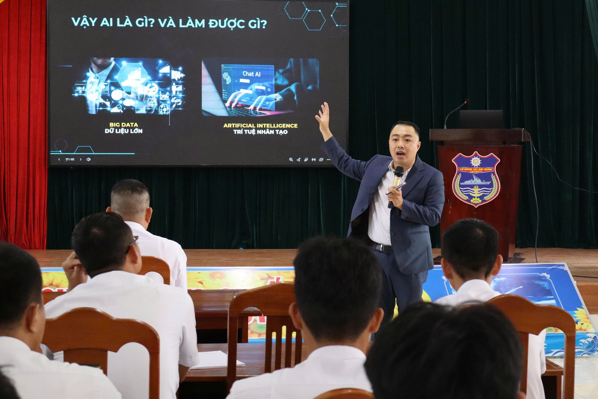 2 - Giảng viên Trường Đại học Kinh tế - Tài chính Thành phố Hồ Chí Minh giới thiệu chuyên đề