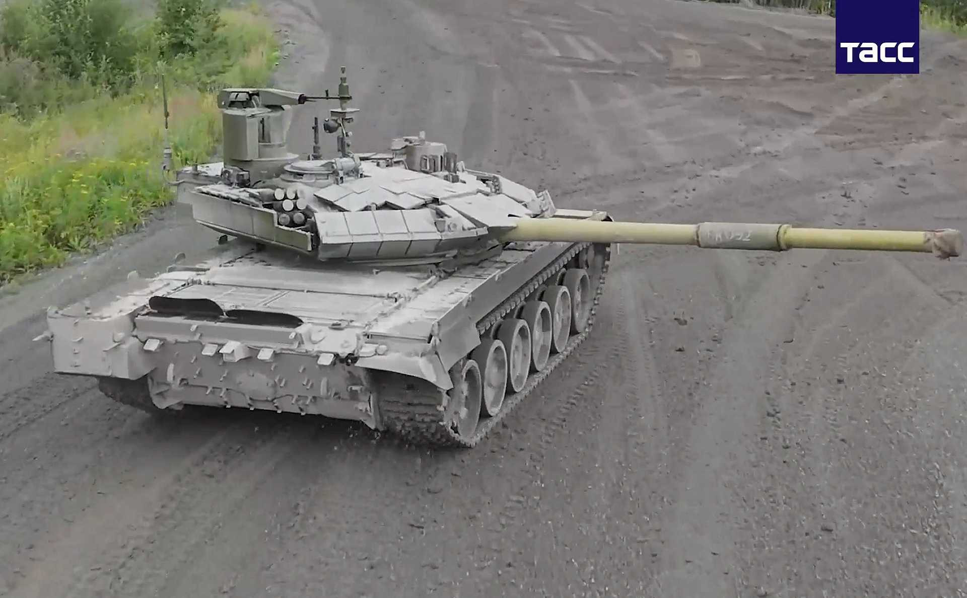 www.armyrecognition.com-images-stories-news-2026-september-_russia-delivers-more-t-90m-and-t-72b3m-tanks-as-it-rebuilds-combat-power-in-ukraine-1920-001.jpg