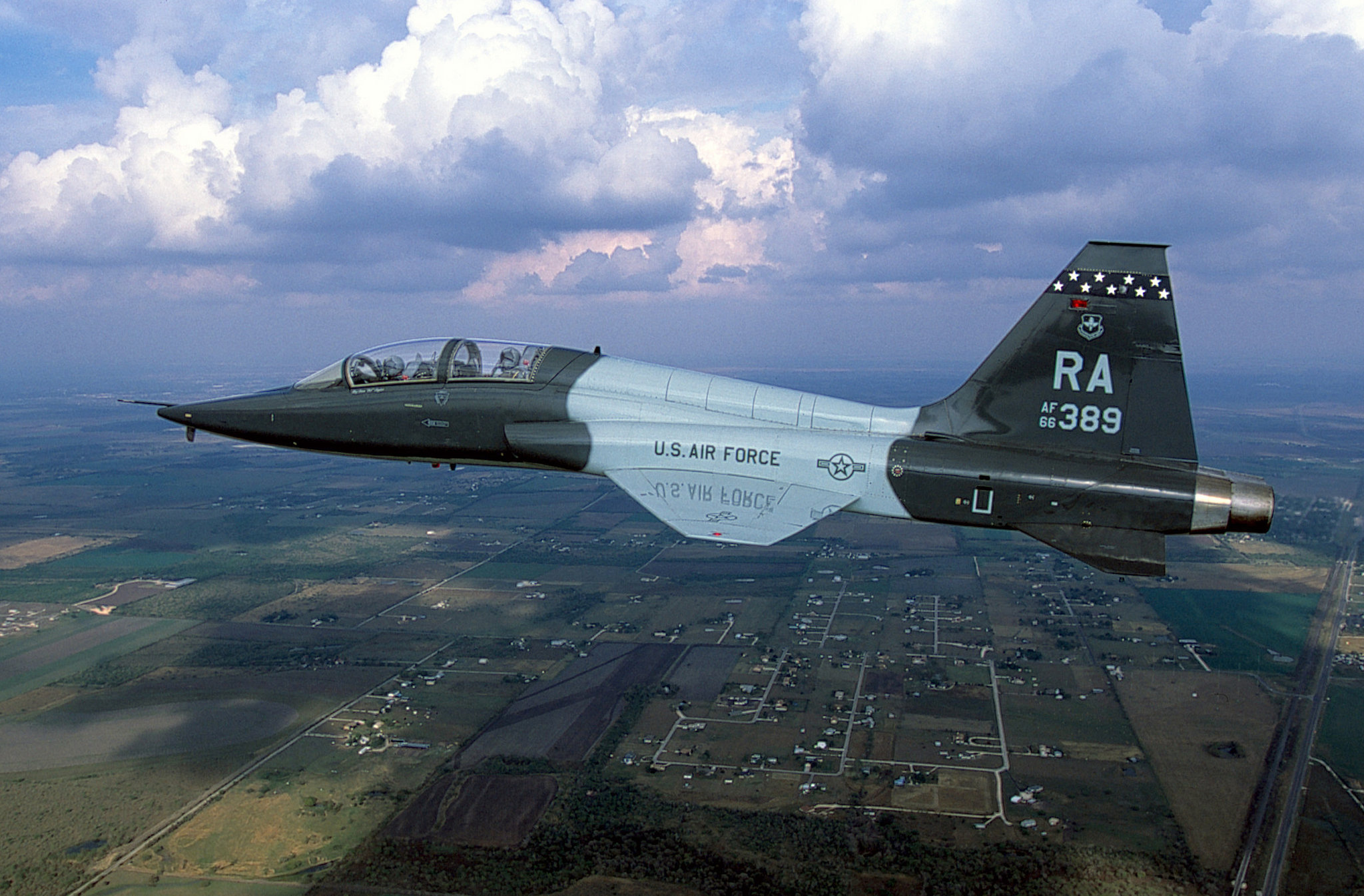 upload.wikimedia.org-wikipedia-commons-3-38-_t-38_560fts_randolphafb_2001.jpeg