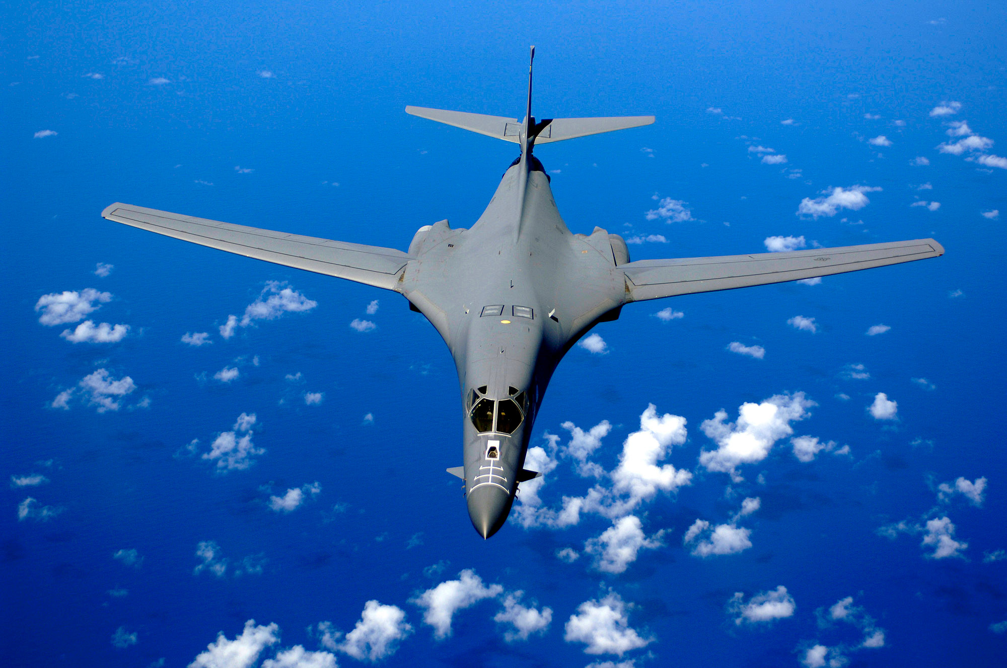 upload.wikimedia.org-wikipedia-commons-4-4a-_b-1b_over_the_pacific_ocean.jpg