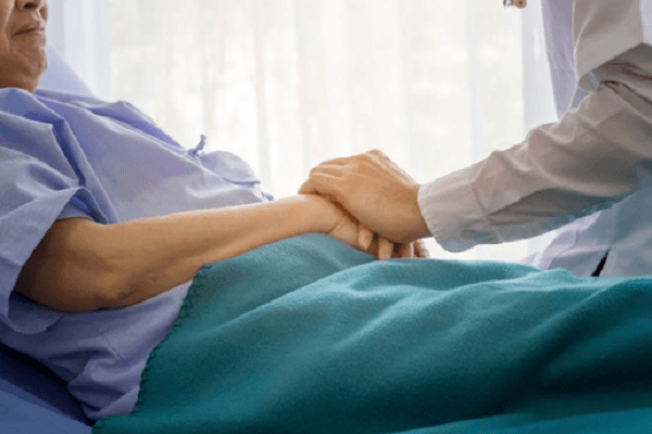 Vượt qua cơn ‘đau toàn diện’: Chiếc phao cứu sinh cho hơn 16 triệu người cao tuổi tại Việt Nam 