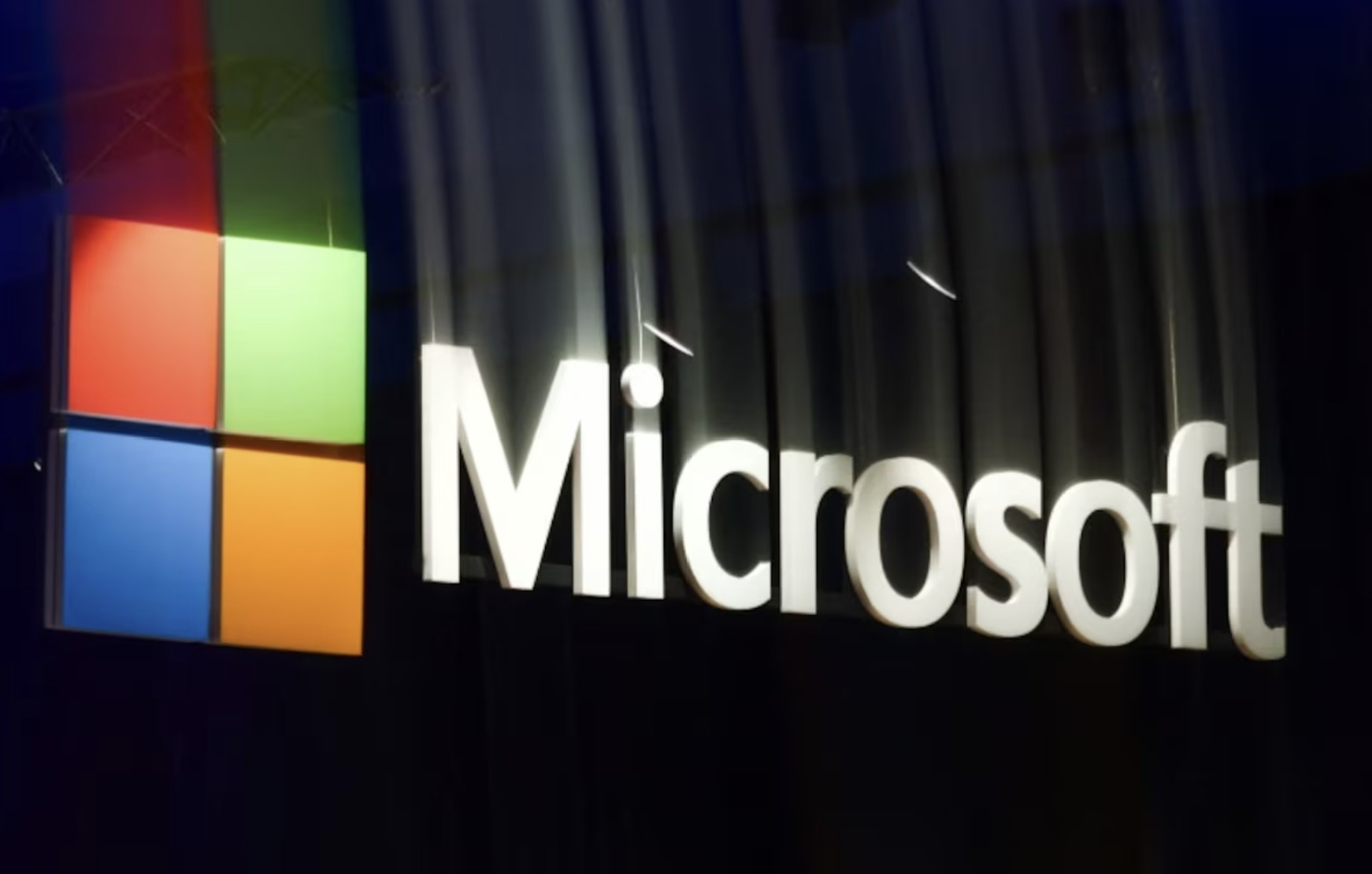 Microsoft ra bộ quy tắc ứng xử AI 37 trang, “đặt con người làm trung tâm”. Ảnh: Reuters