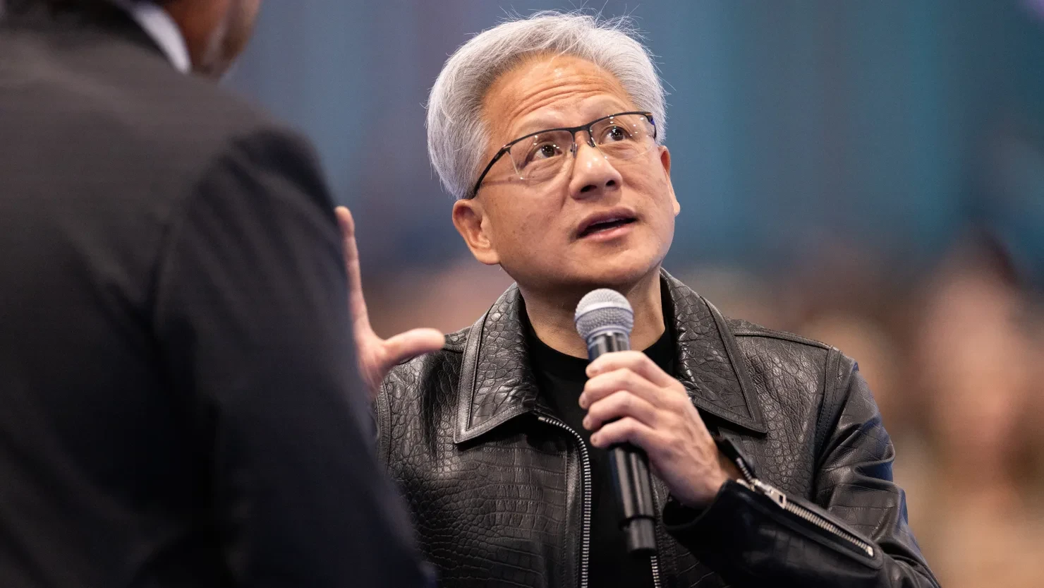 Jensen Huang nói 'chúng ta sẽ không chết vào năm 2030', phản đối đề xuất của Dario Amodei