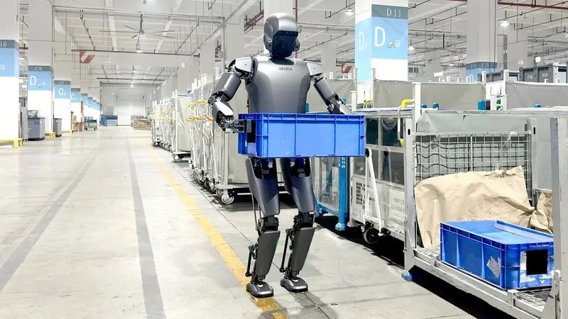 Bên trong nhà máy đầu tiên dùng robot để sản xuất… robot hình người 