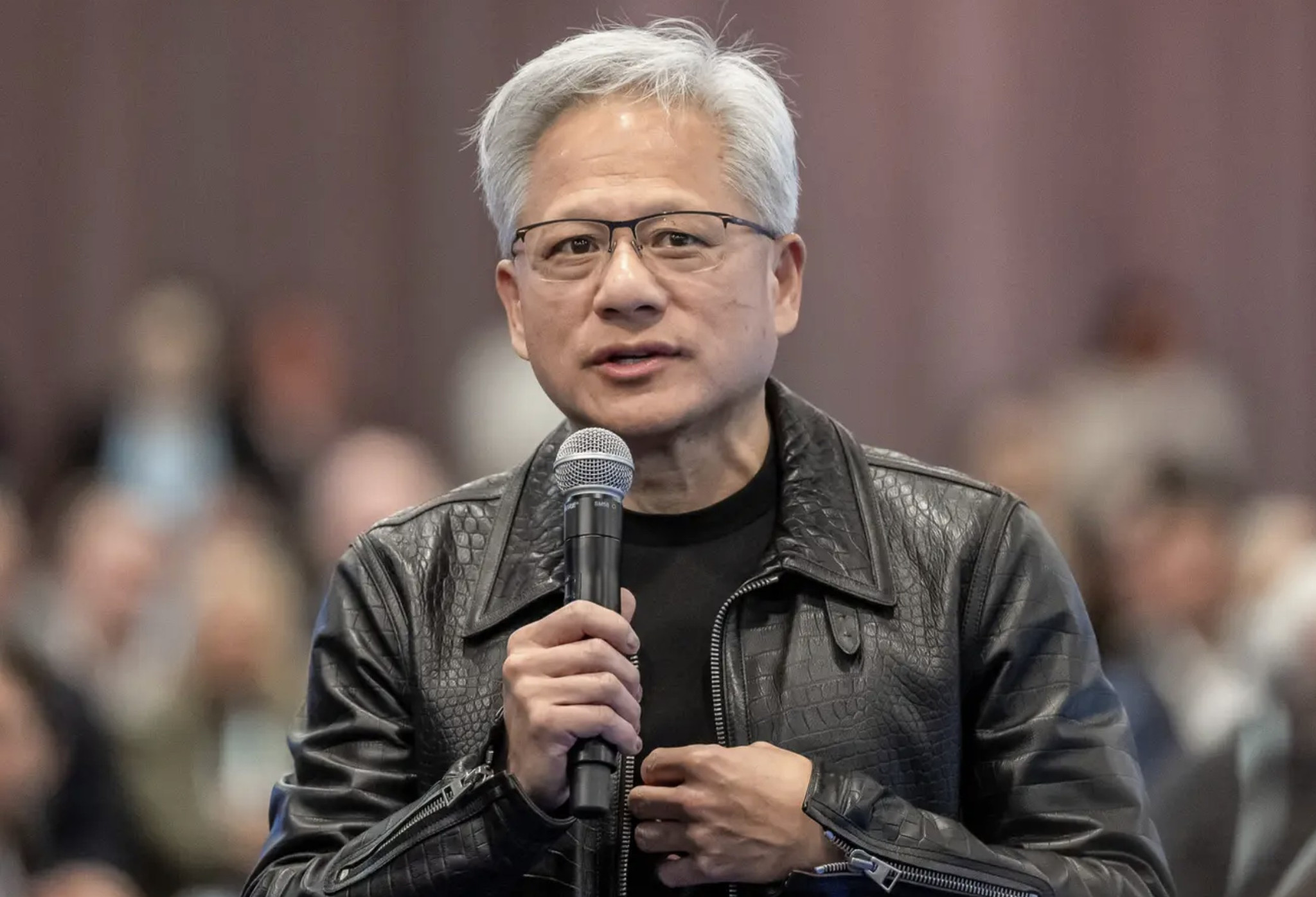 CEO Nvidia nói ‘người Trung Quốc không bàn về viễn cảnh tận thế do AI’, dân mạng phản bác