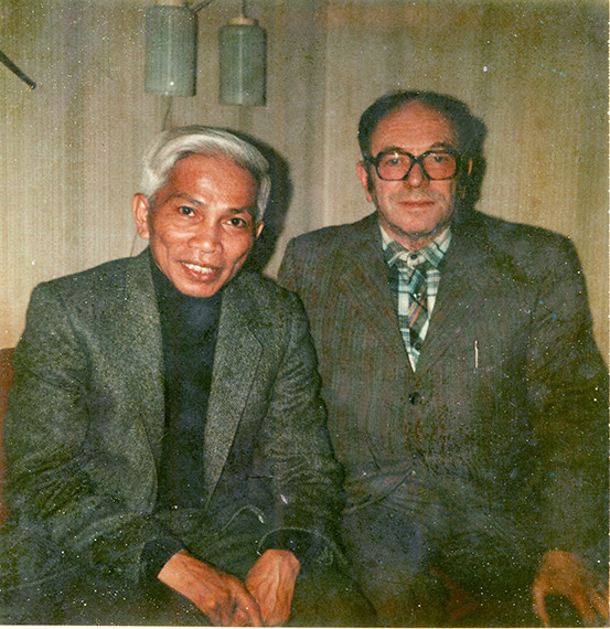 TS. Hoàng Tụy và nhà toán học Nga nổi tiếng L.V.Kantorovich - chuyên gia hàng đầu thế giới về ứng dụng toán học vào kinh tế, đã được giải thưởng Nobel năm 1974