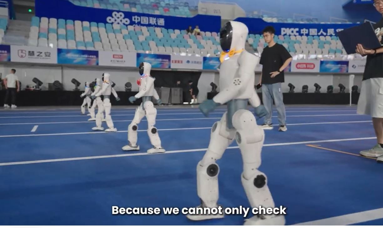 Bí quyết để 25 robot hình người đi đều không sai một bước chân 