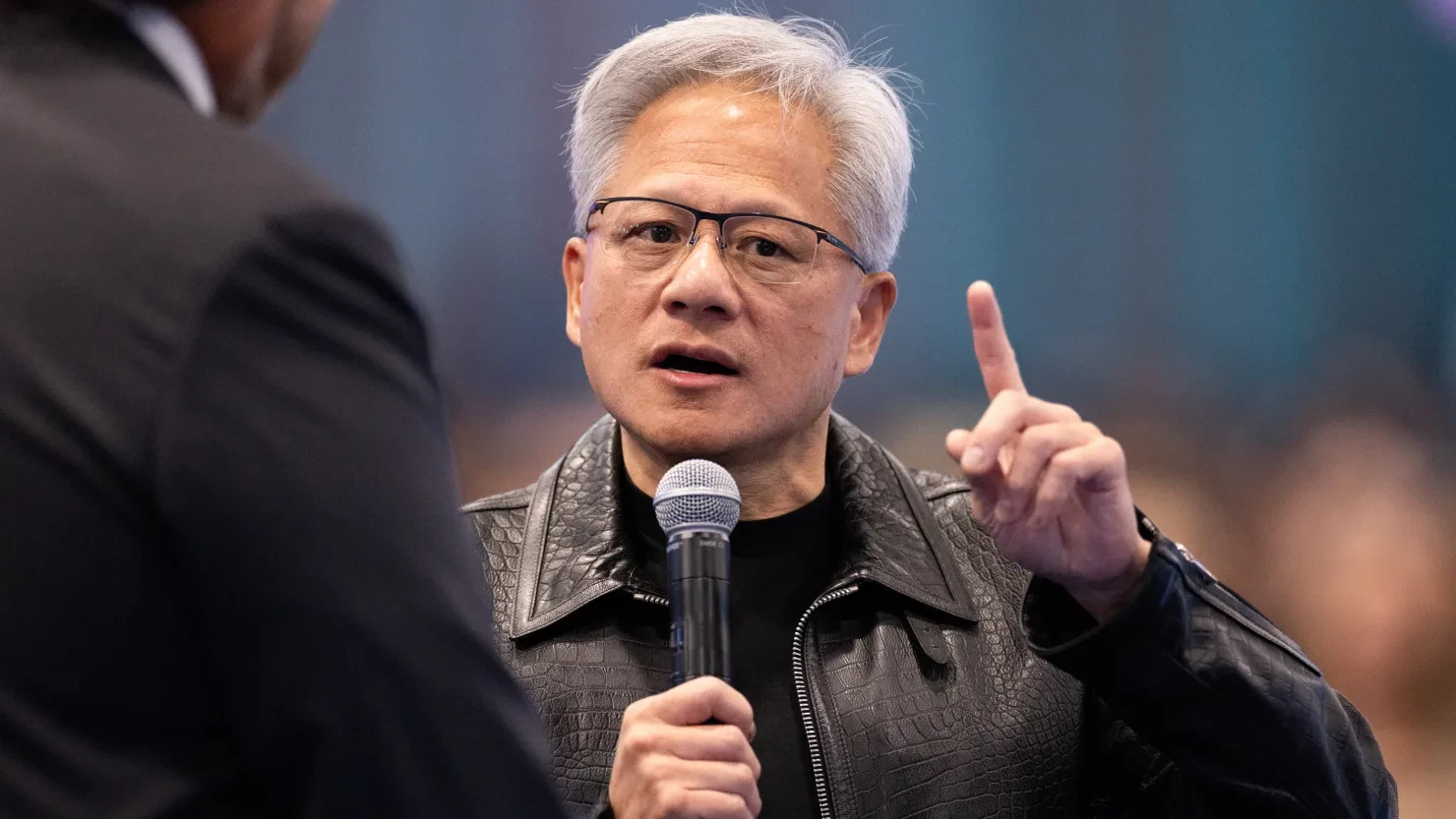 Jensen Huang - đồng minh hàng đầu của ông Trump trong tranh luận về an toàn AI 