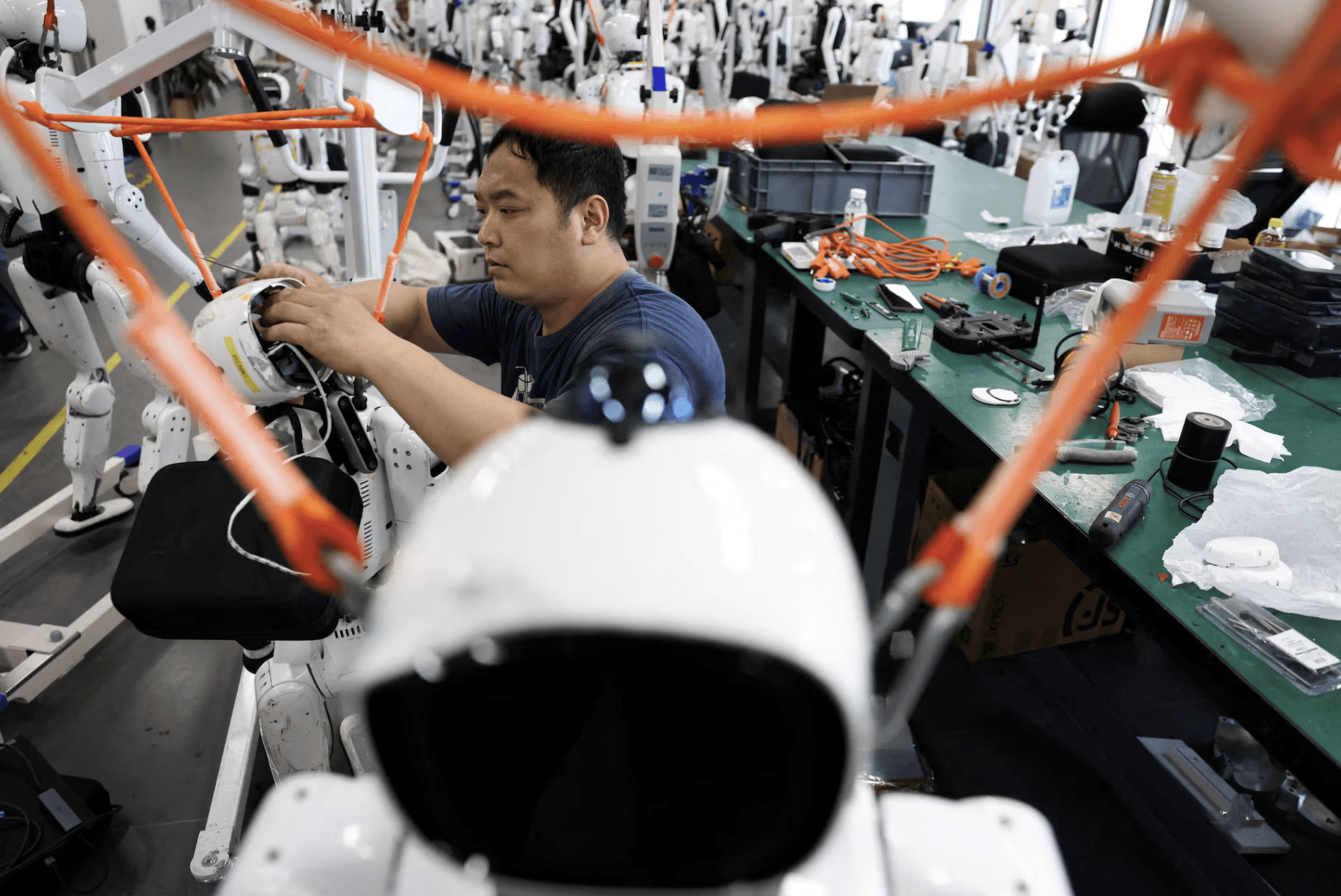 trung-quoc-kim-ham-ipo-robot-hinh-nguoi-khi-dinh-gia-vuot-qua-thuc-te.png