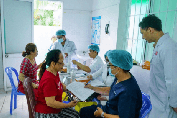 tphcm-yeu-cau-36-dia-phuong-co-ti-le-kham-suc-khe-thap-ra-saot-co-giai-phap-phu-hop-hinh-anh.png