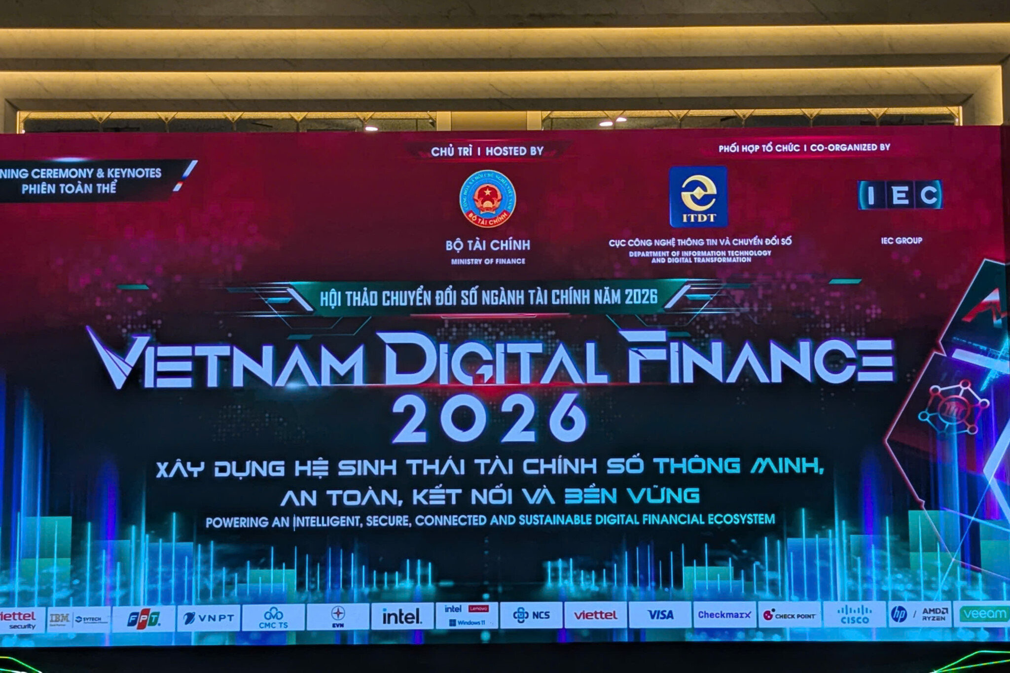 'Đúng, đủ, sạch, sống, thống nhất, dùng chung' - chiến lược của tài chính số Việt Nam 
