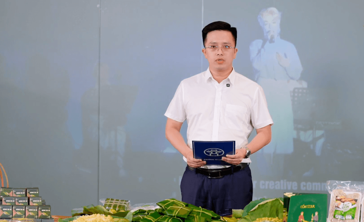 Phó chủ tịch UBND phường Từ Liêm phát biểu tại chương trình livestream cốm