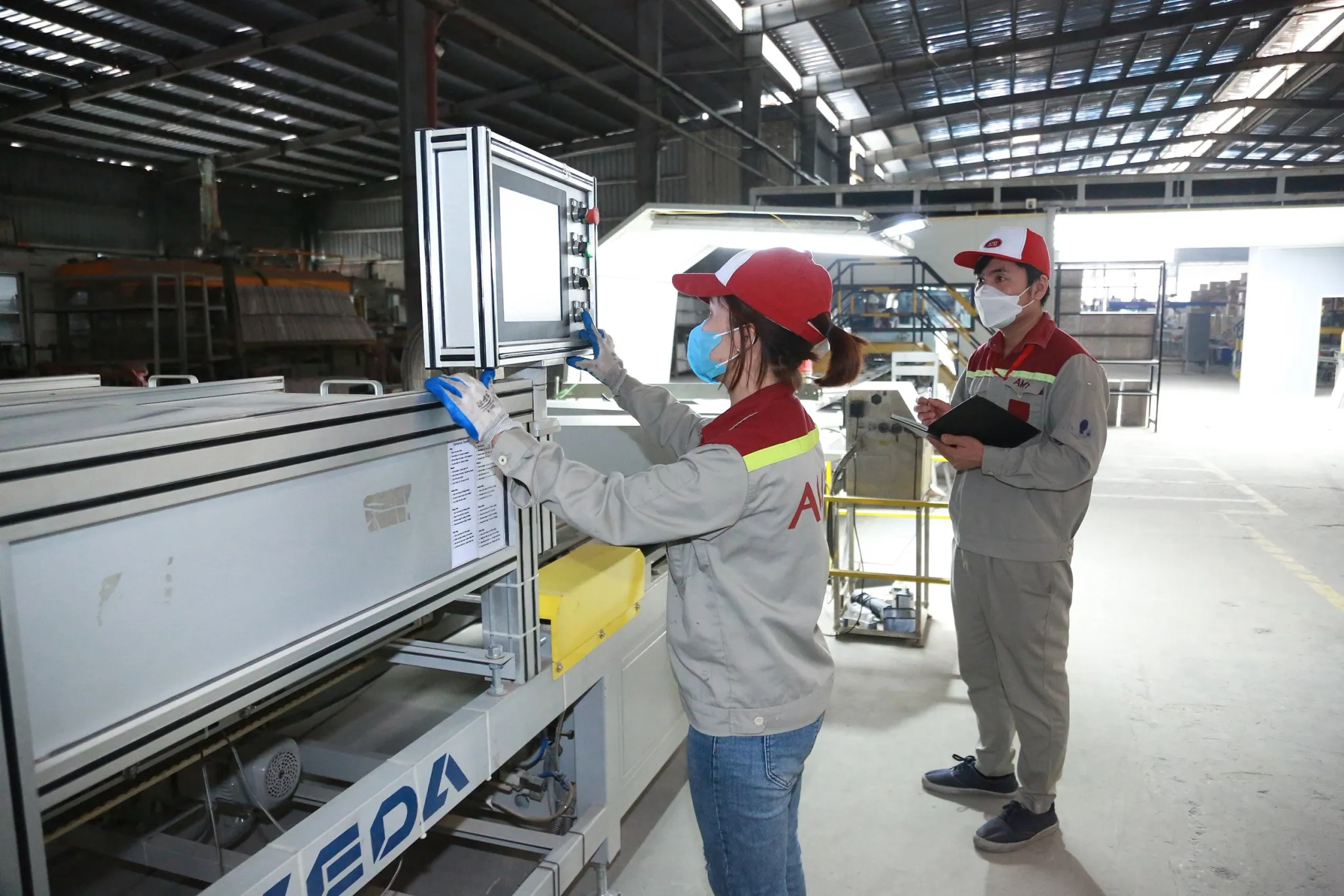 Giá điện cho trung tâm dữ liệu: Sản xuất hay kinh doanh? 