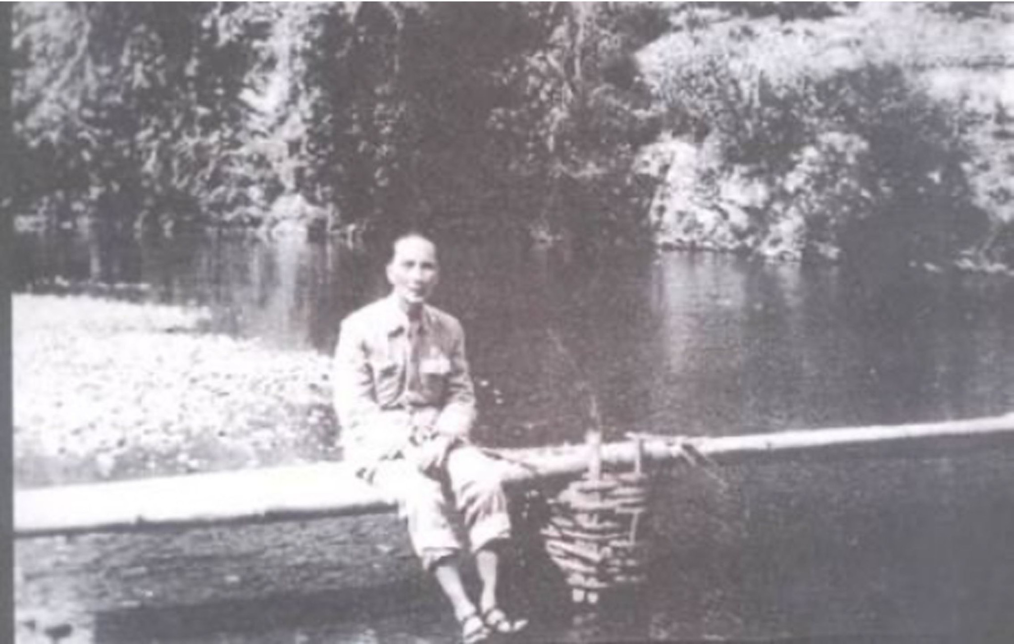 GS. Hồ Đắc Di tại Chiêm Hoá, Tuyên Quang. Ảnh: Tư liệu