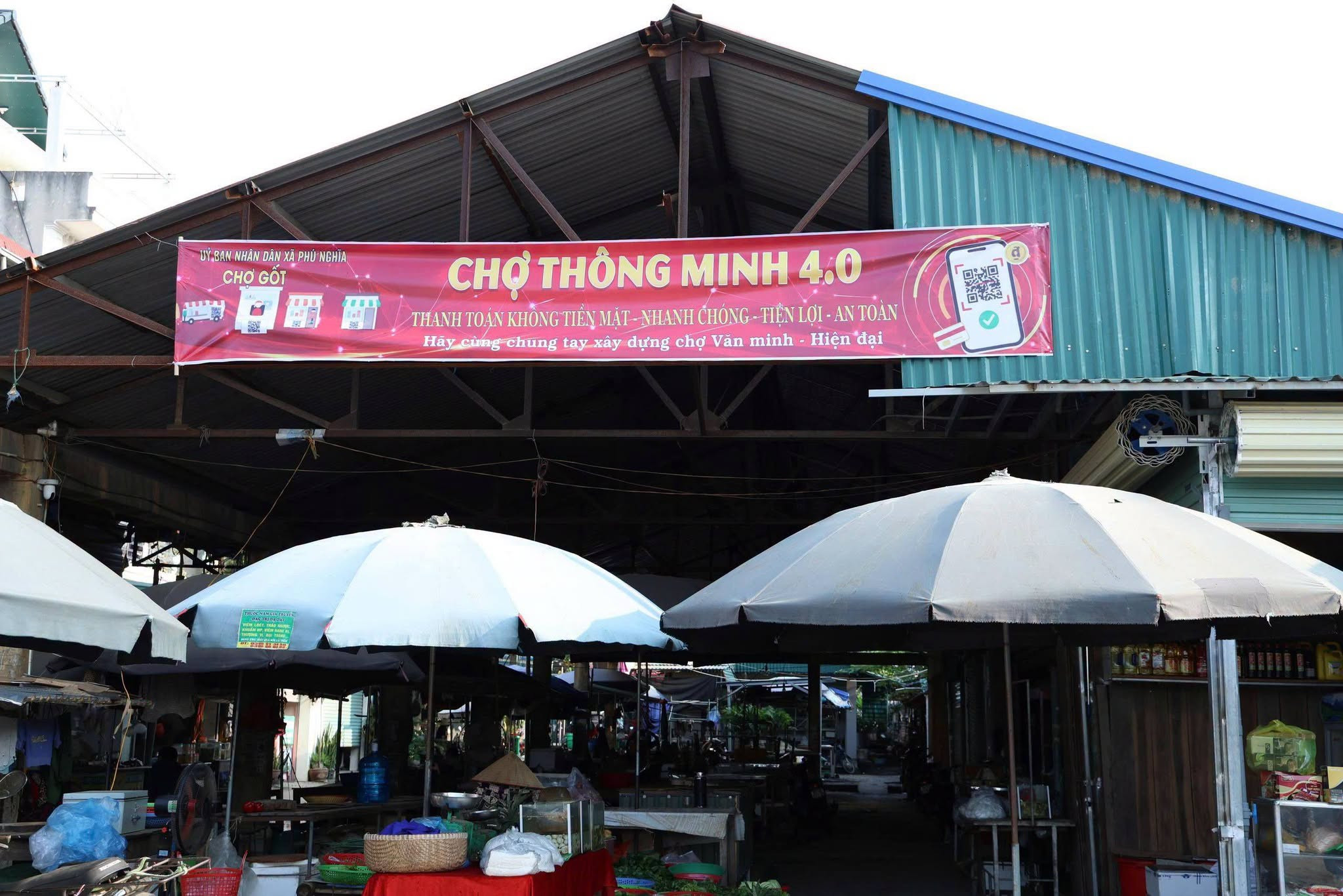 Xã Phú Nghĩa hoàn tất phủ sóng mô hình 'Chợ thông minh 4.0 - không dùng tiền mặt' tại 100% chợ dân sinh 