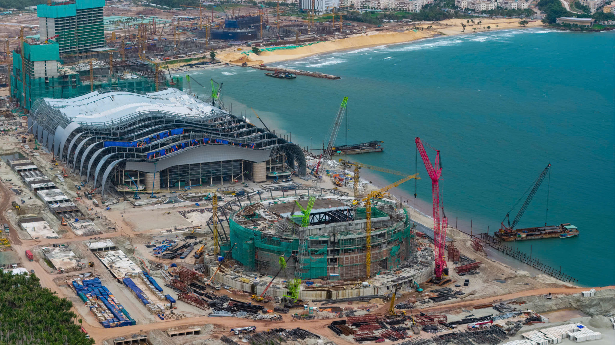 Cụm công trình Trung tâm hội nghị APEC và Nhà biểu diễn đa năng tại Phú Quốc sau 1 năm thi công