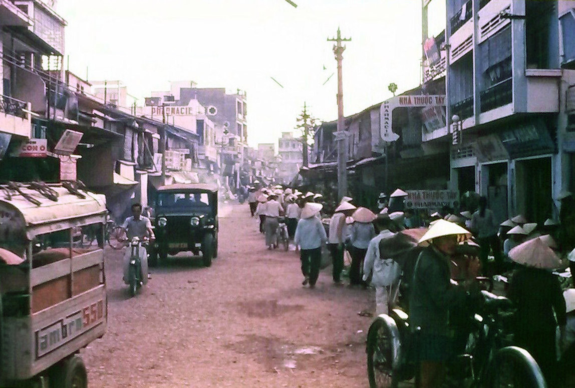 1a.Nhìn từ cầu Ông Tạ về ngã ba Ông Tạ 1969-1970 - Ảnh của một cựu binh Mỹ