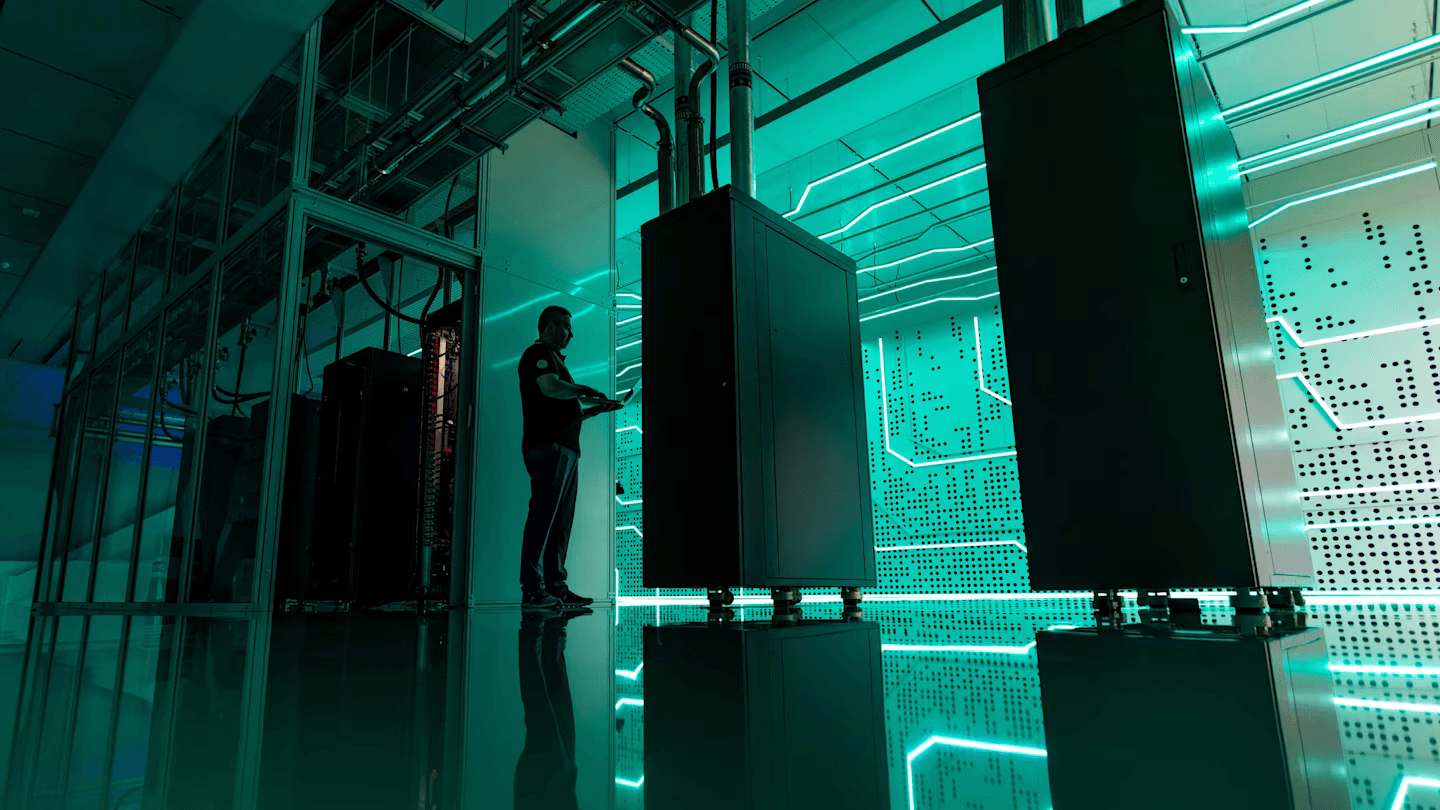 Hacker chiếm tài khoản và máy chủ AI để thúc đẩy làn sóng tội phạm mạng mới