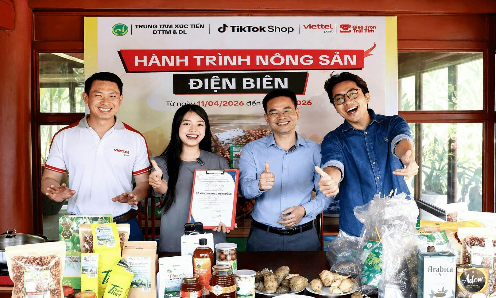 Một phiên livestream bán hàng trong chương trình _Hành trình Nông sản Điện Biên_