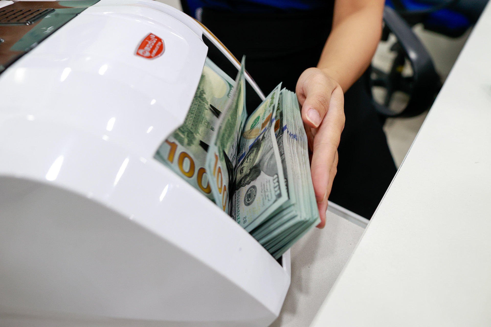 Tín dụng tăng nhanh, ngân hàng tìm cách xoay vốn 