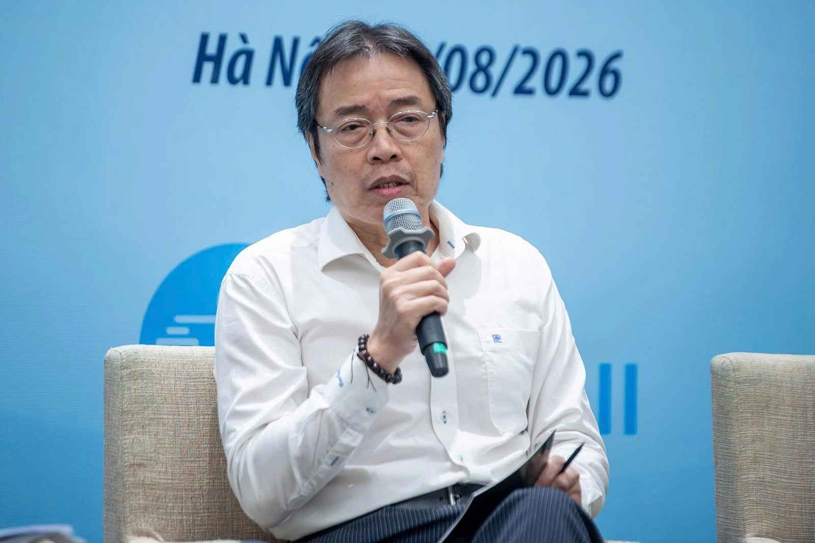 Ông Đặng Hoa Nam - Ông Đặng Hoa Nam, nguyên Cục trưởng Cục Trẻ em (Bộ Lao động - Thương binh và Xã hội), Phó chủ tịch Hội Bảo vệ quyền trẻ em Việt Nam,