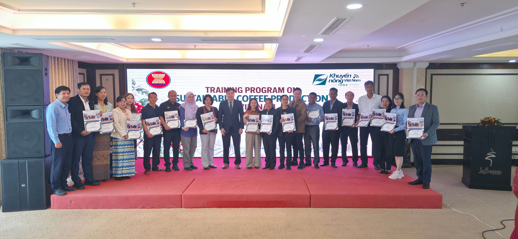 7 nước ASEAN đến Đà Lạt học cách làm cà phê xanh, sạch
