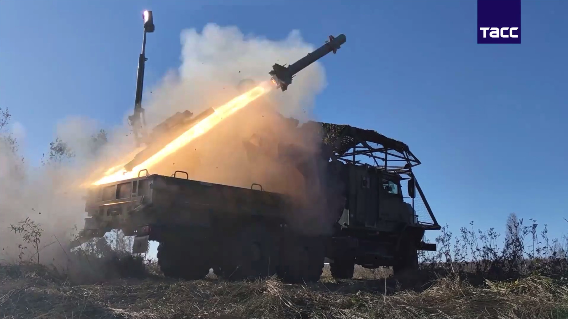 militarnyi.com-wp-content-uploads-2026-10-_zapusk-rakety-lmur-z-raketnogo-kompleksu-yzdelye-347-.stop-kadr-z-video-tass-1.jpg