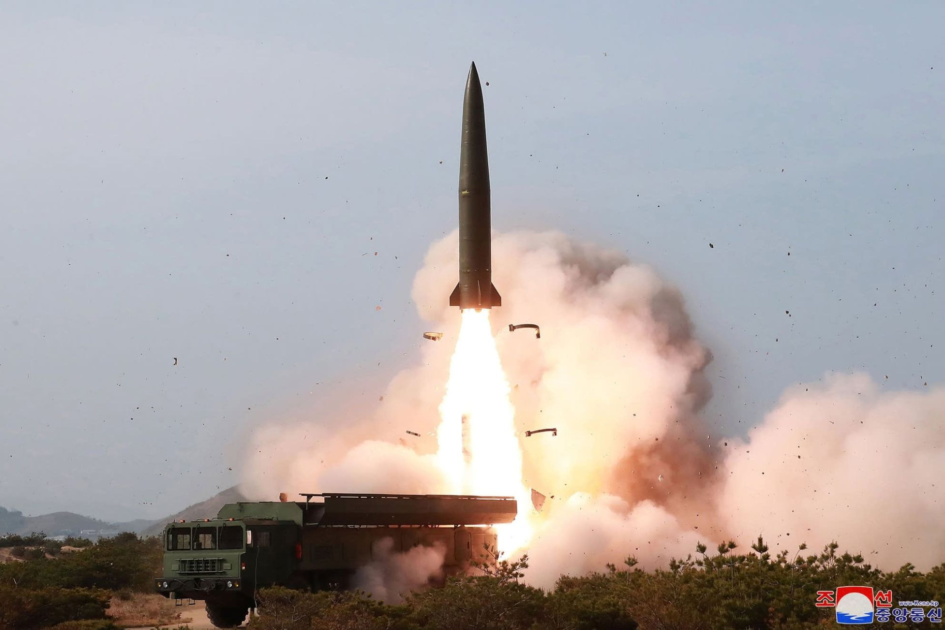www.armyrecognition.com-images-stories-news-2026-october-_north-korea-tests-ballistic-missile-with-700-km-flight-that-may-mask-longer-range-strike-capability.jpg