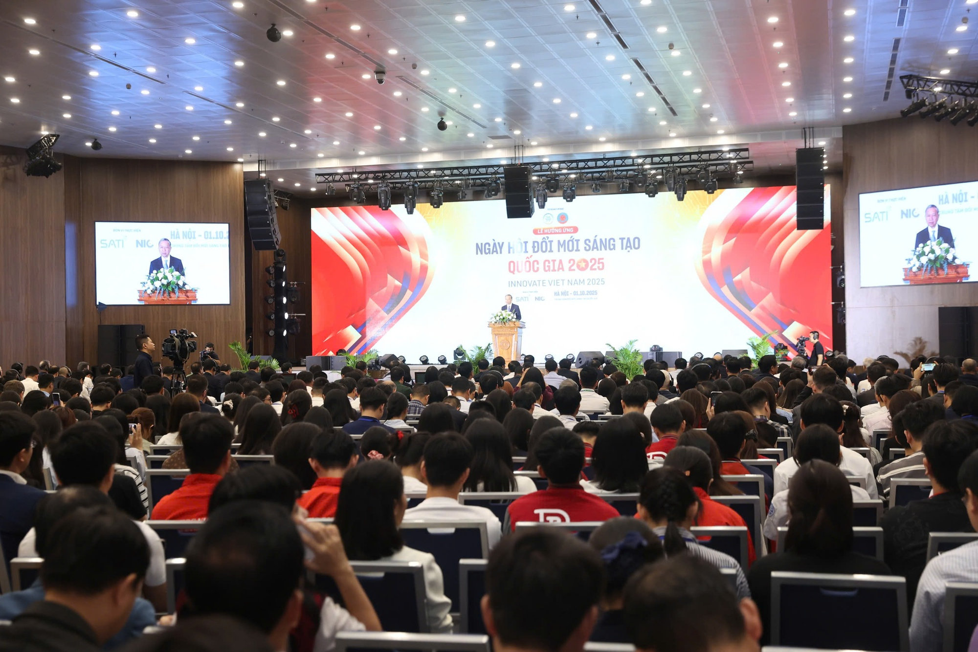 Ngày hội Đổi mới sáng tạo quốc gia năm 2026 chính thức khai mạc tại Trung tâm Hội nghị Quốc gia, Hà Nội, với chủ đề “Đổi mới sáng tạo - Động lực phát triển của toàn xã hội”.