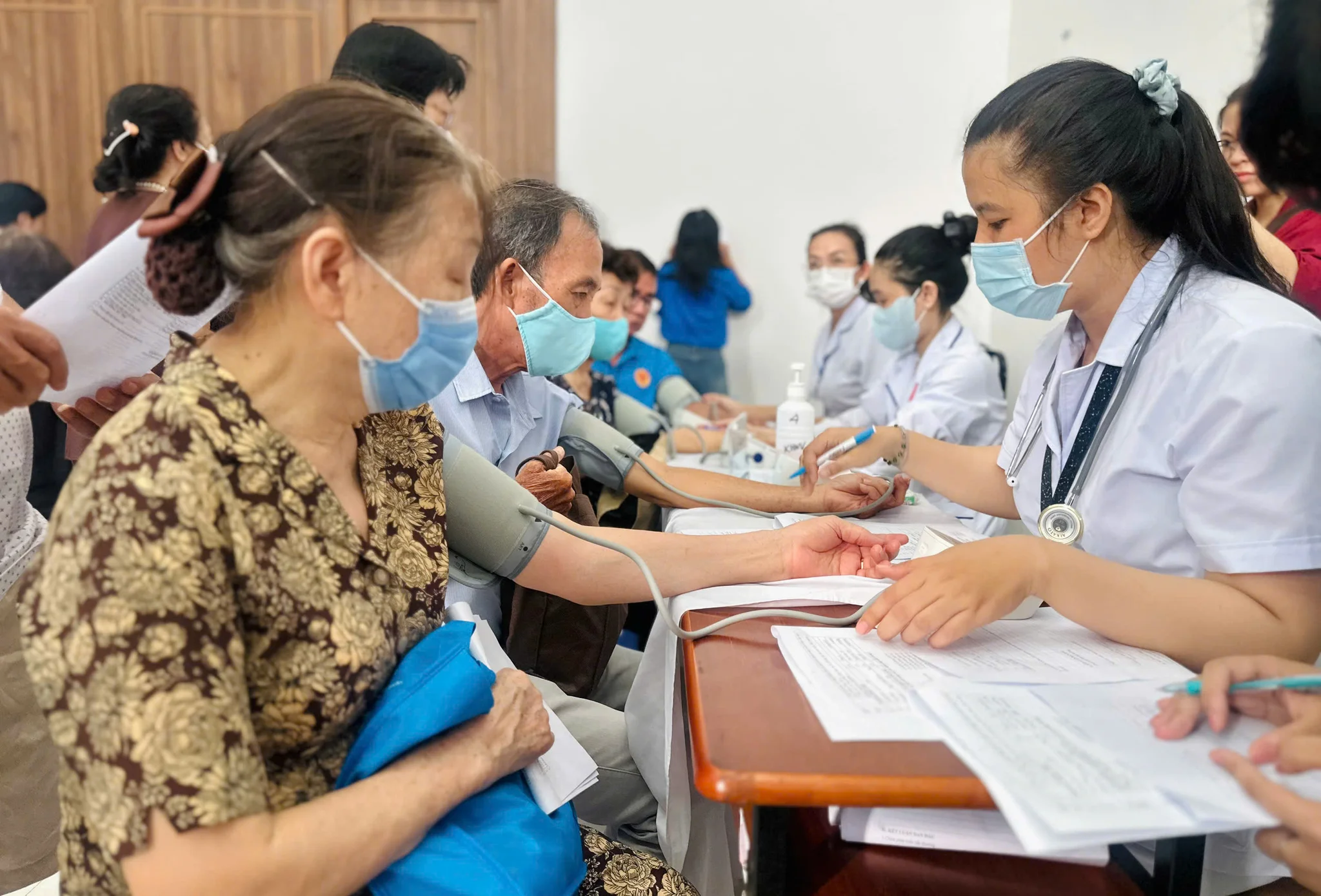 TP.HCM lệnh 'truy vết' tối khẩn gần 60 phường xã có tỉ lệ khám sức khỏe chạm đáy 