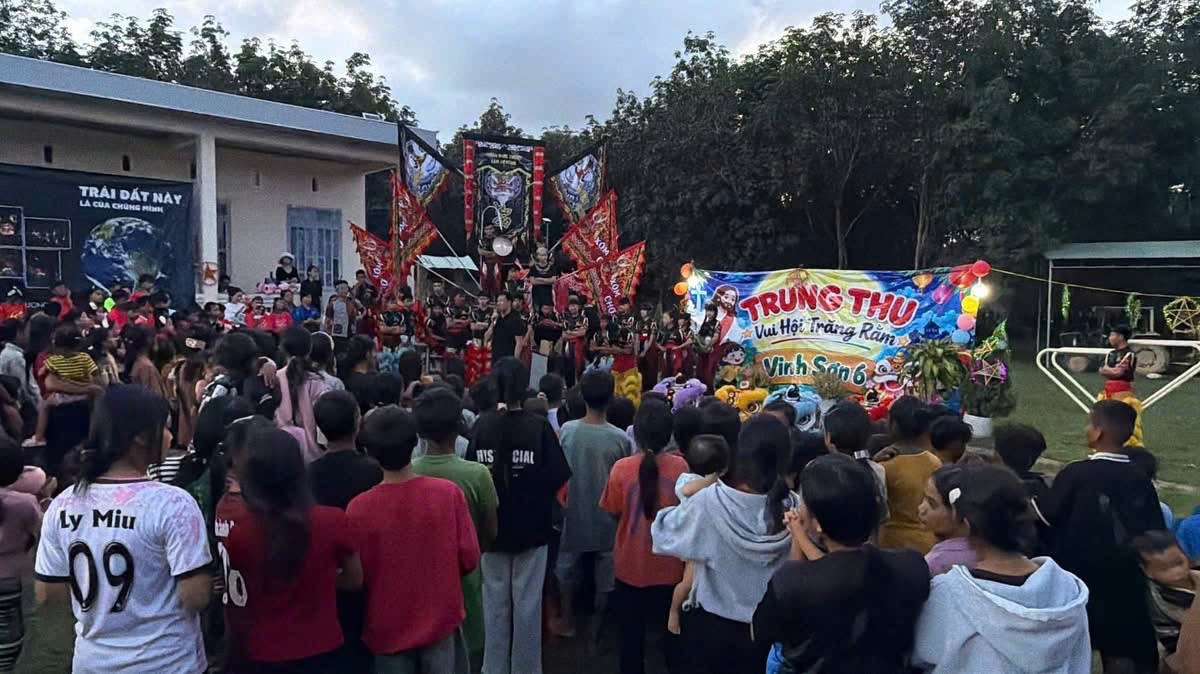 Một chương trình Trung thu dành cho trẻ em trong hành trình thiện nguyện — Ảnh: NVCC