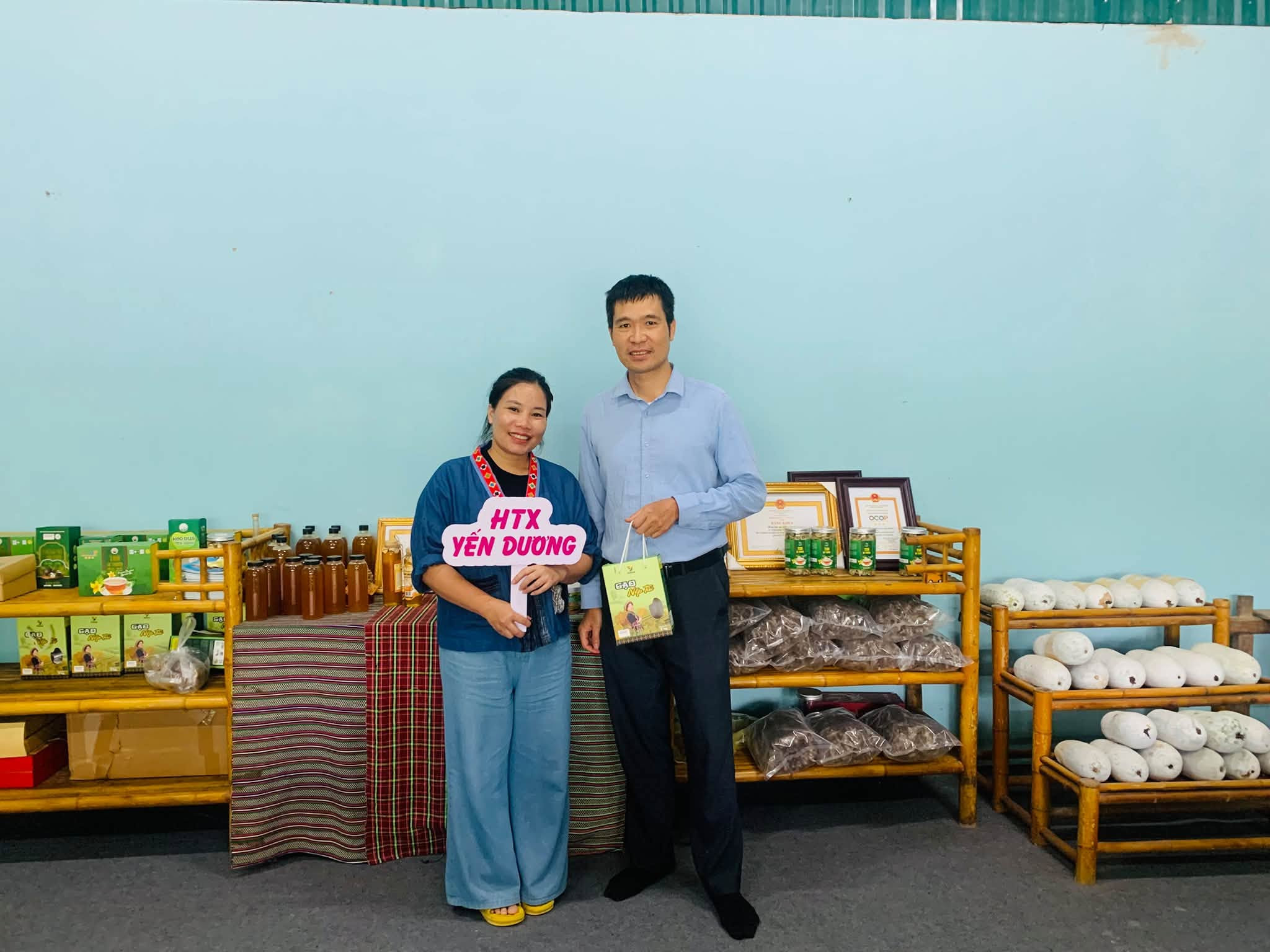 Một HTX vùng cao ở Thái Nguyên đang làm điều bất ngờ: Hơn 90% doanh thu từ Shopee, Zalo, Facebook, TikTok 