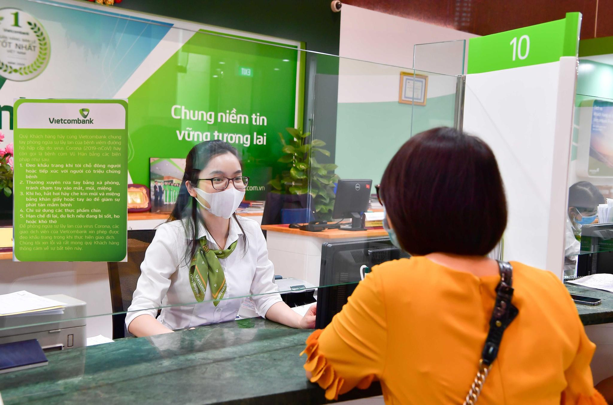 Áp lực vốn vay dài hạn đặt ra yêu cầu phát triển mạnh hơn các kênh dẫn vốn ngoài ngân hàng. Ảnh: T.L