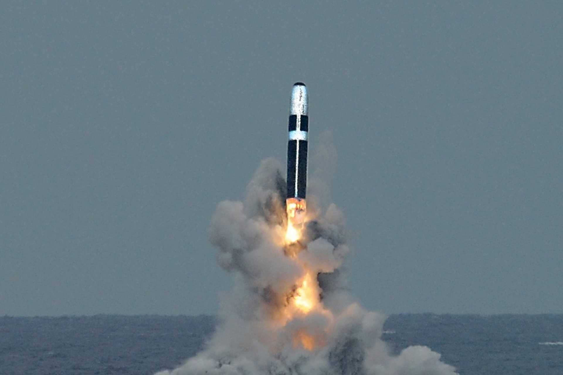 www.armyrecognition.com-images-stories-news-2026-october-_us-navy-awards-l3harris-47-million-to-sustain-trident-ii-missile-testing-ahead-of-columbia-class-submarine-entry-925-001.jpg