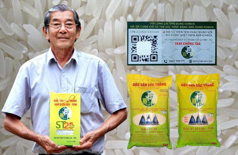 Ông Hồ Quang Cua cùng sản phẩm Gạo Ông Cua ST25 nổi tiếng