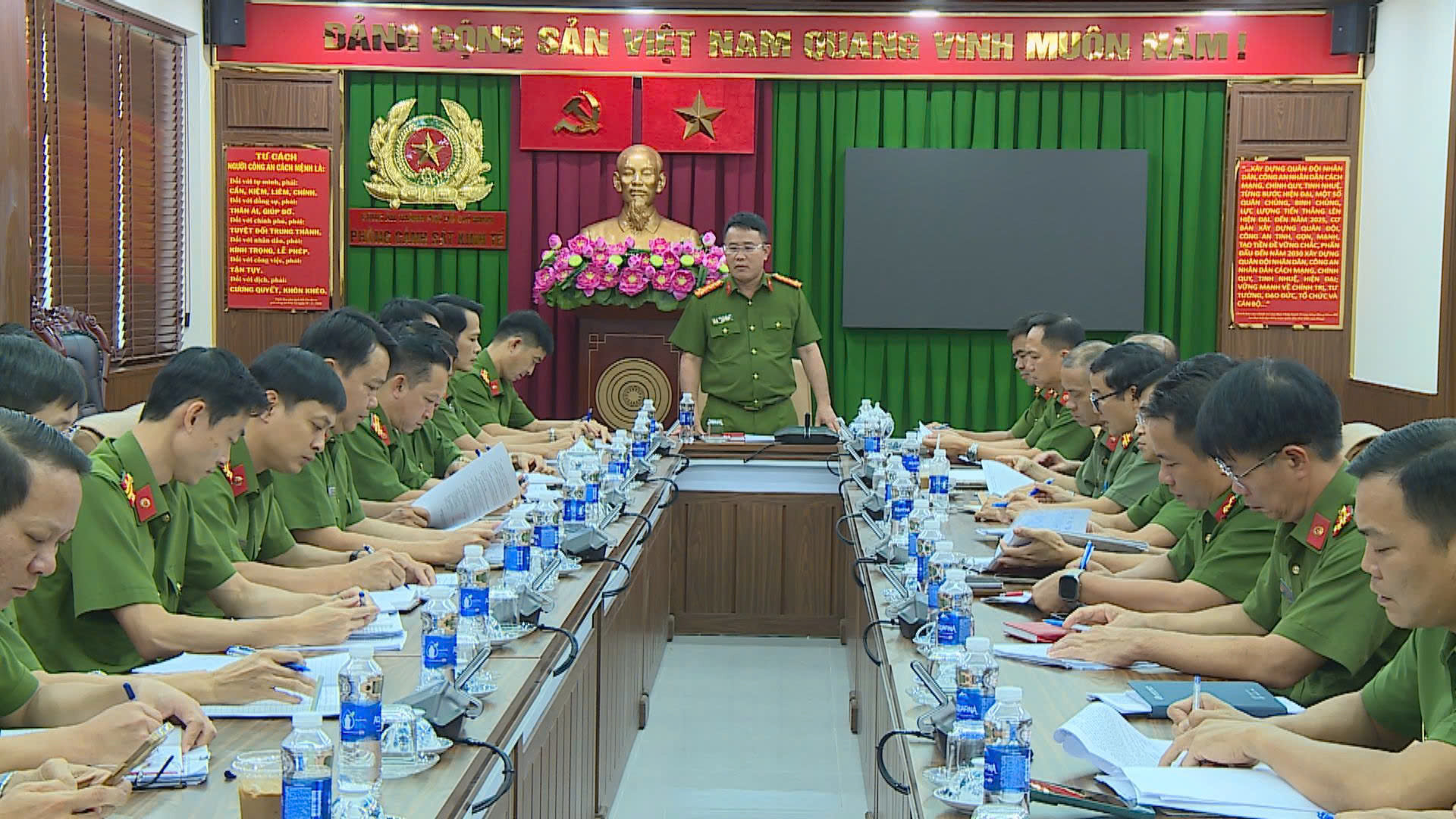 1 - Hình họp án