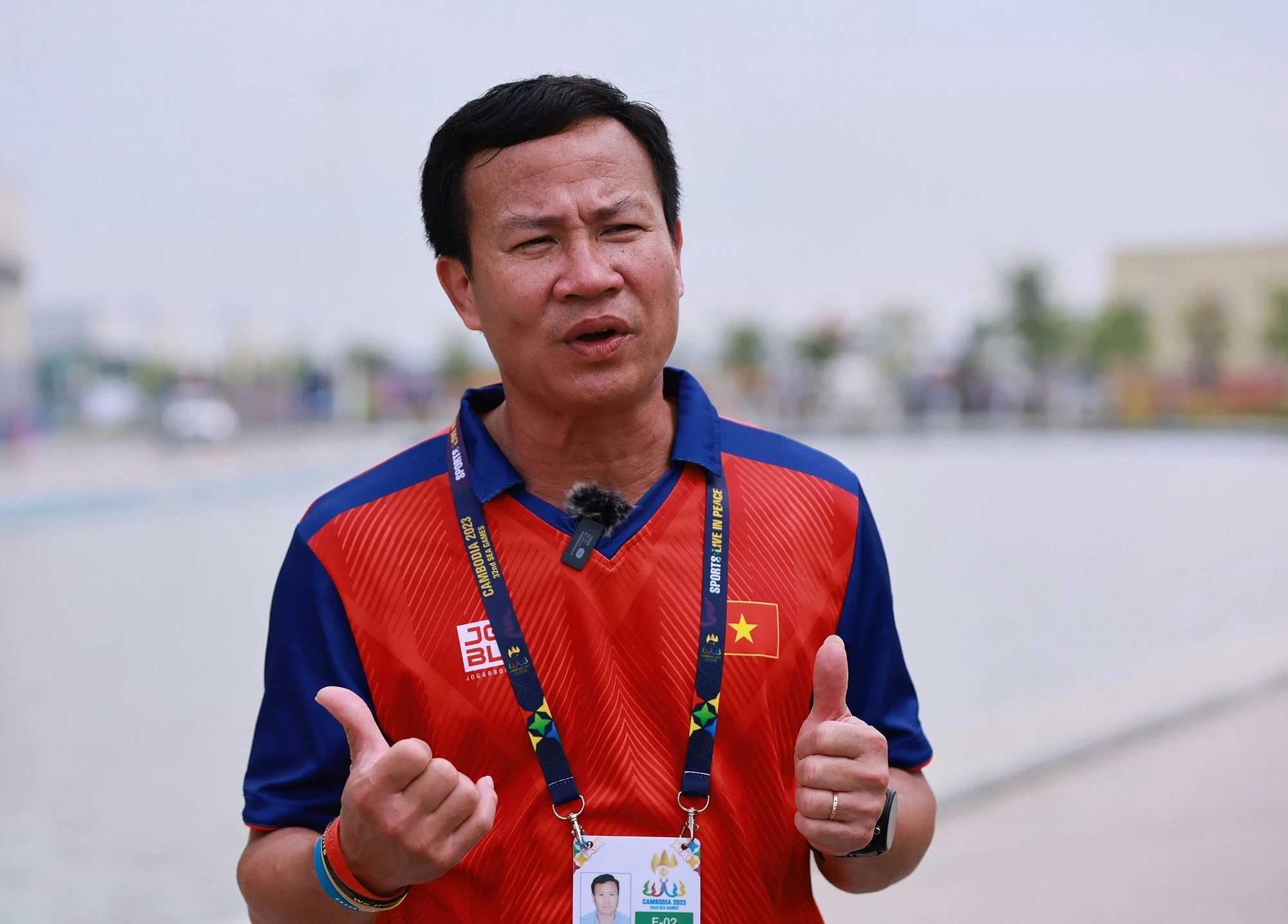 HLV Trần Văn Sỹ tiết lộ đã cho Nguyễn Thị Oanh tập luyện khắc nghiệt hơn nhiều so với thi đấu. Ảnh- Thanh Niên