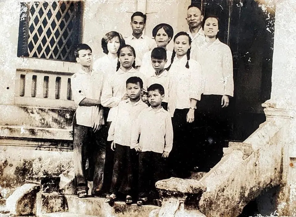 bo-me-va-9-nguoi-em-1.jpg