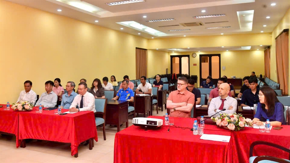 Chuyên gia Stephane Monrin (áo hồng)- đại diện Công ty MyCoach - TrainingLoad Pro sẽ đồng hành cùng chương trình