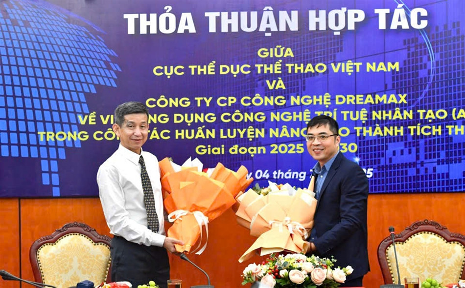 Đại diện lãnh đạo Cục TDTT Việt Nam và Công ty cổ phần công nghệ Dreamax đạt được thoải thuận kí kết, hợp tác tháng 7/2025. Ảnh: tdtt.gov.vn