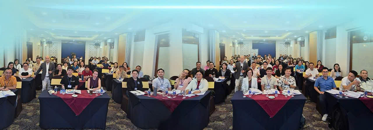 Một lớp học trực tiếp của Học viện BizUni, đơn vị triển khai chương trình CFEI® tại Việt Nam.