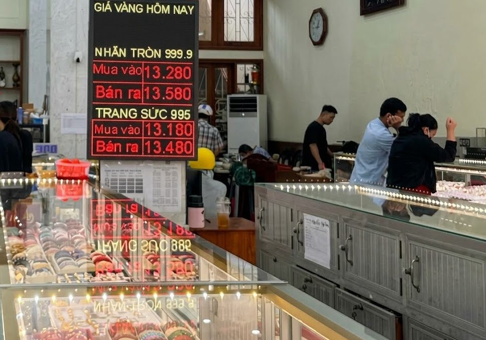 Giá vàng hôm nay 13/10: Vàng quay đầu và 3 chiến lược giao dịch tối ưu với dòng vốn nhỏ lẻ 