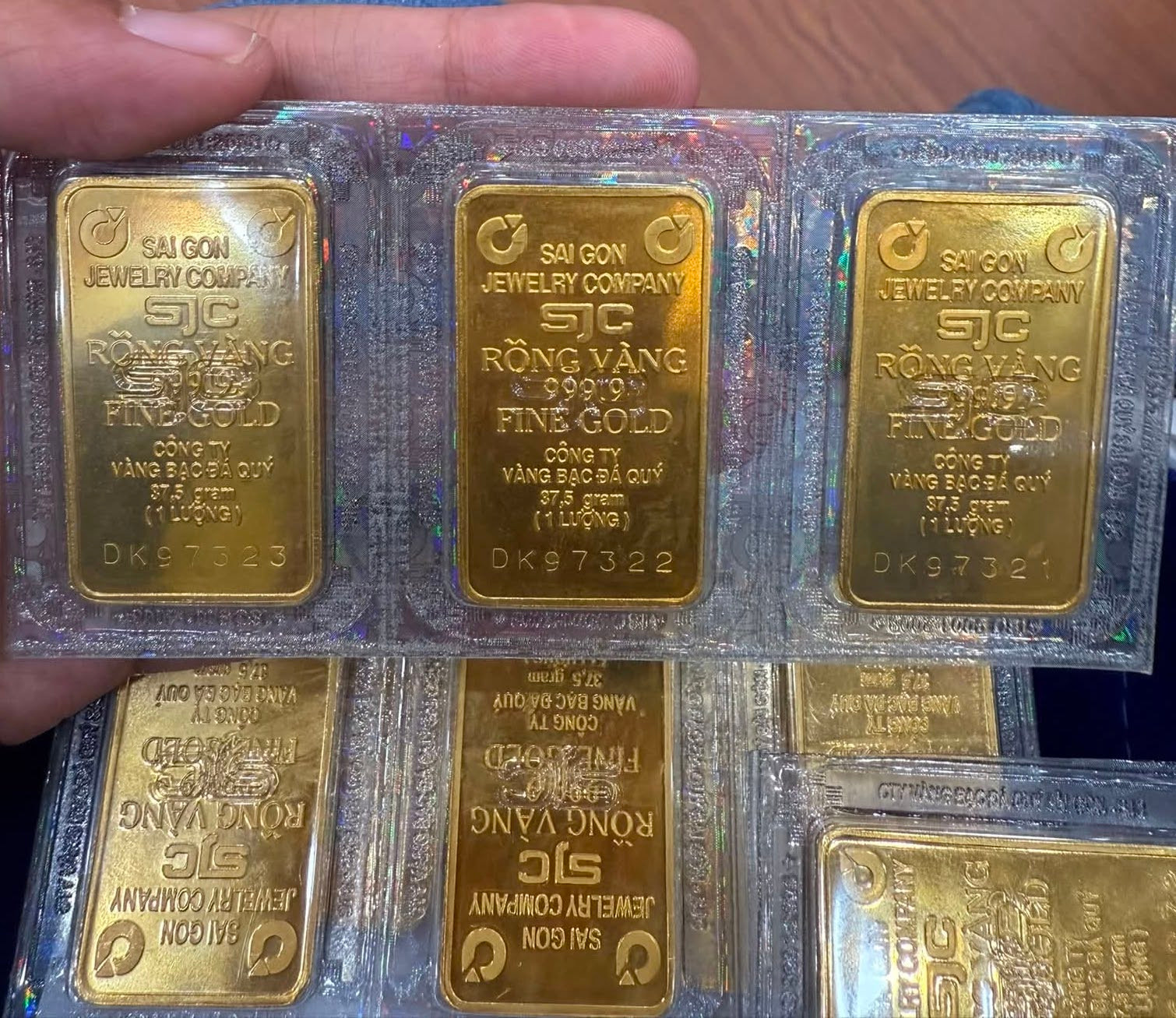 Giá vàng hôm nay 15/10: Vàng chững lại, dòng tiền sẽ chảy về đâu trong 3 tháng cuối năm? 